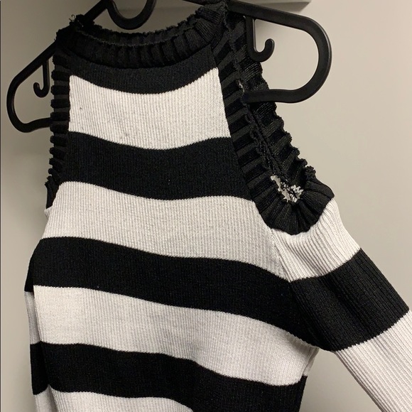 Black and white striped knitted sweater top - Picture 4 of 8